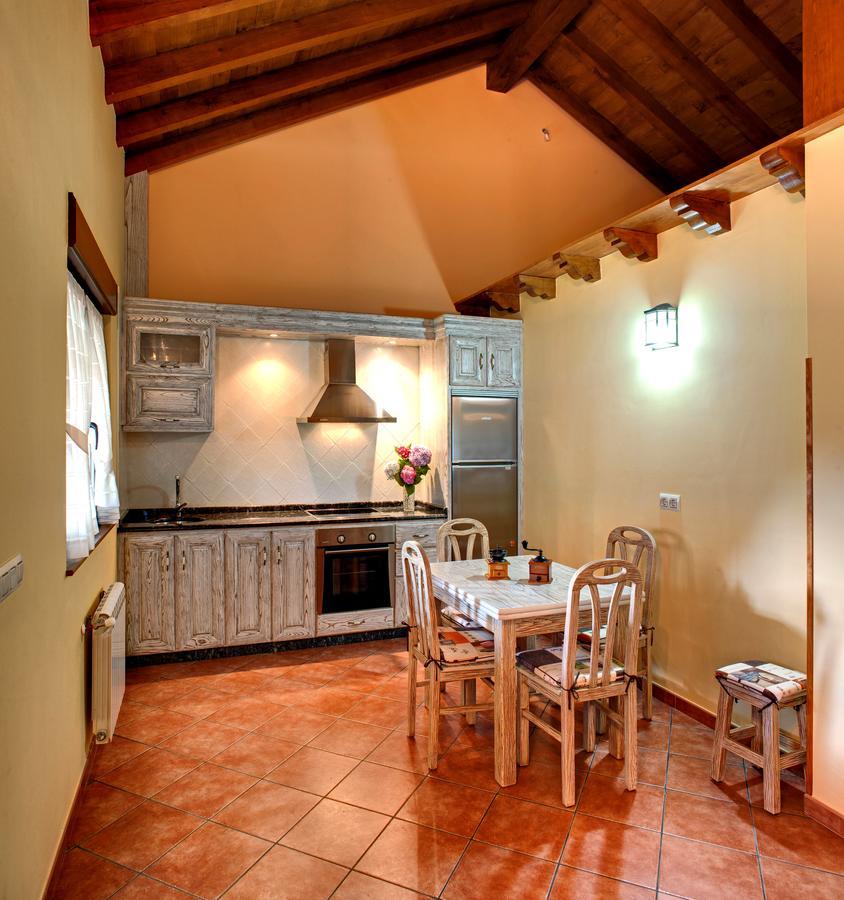 Apartamentos Rurales "La Torre" Y "El Pielago" Gamones ภายนอก รูปภาพ